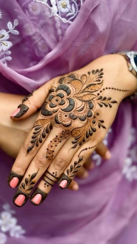 Arabic side-hand mehndi